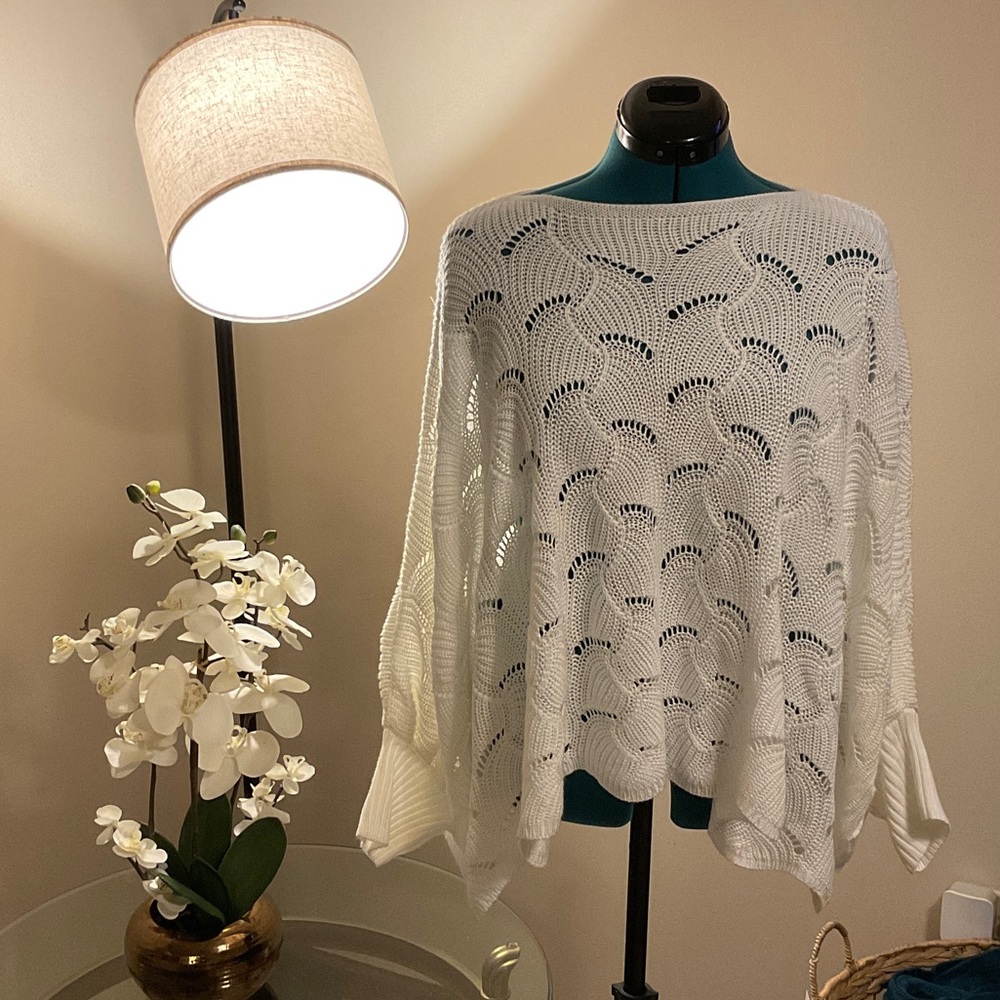 Versona White Knit Poncho